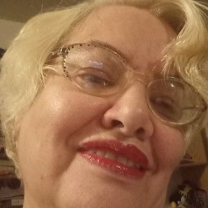 Meet your Posher, Eloise